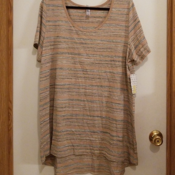 LulaRoe Classic T - Picture 2 of 3